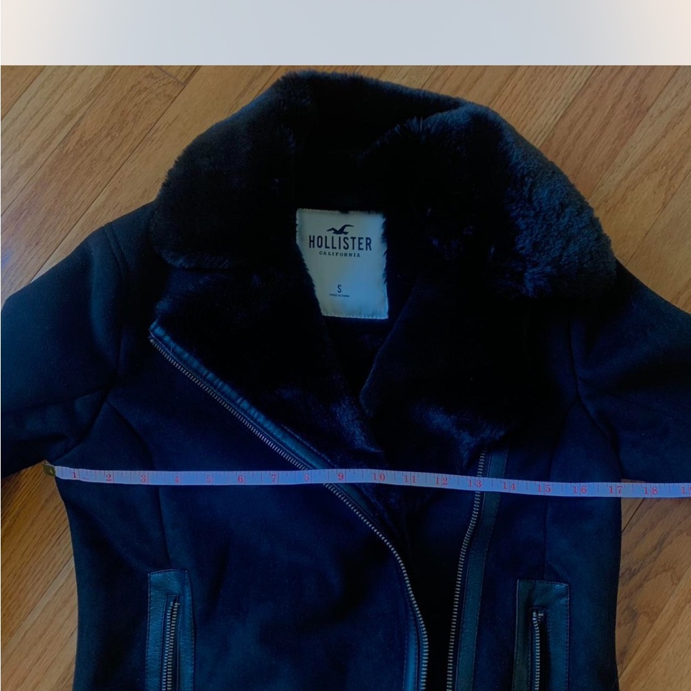 Hollister Women's Black Leather Jacket with Faux Fur Collar